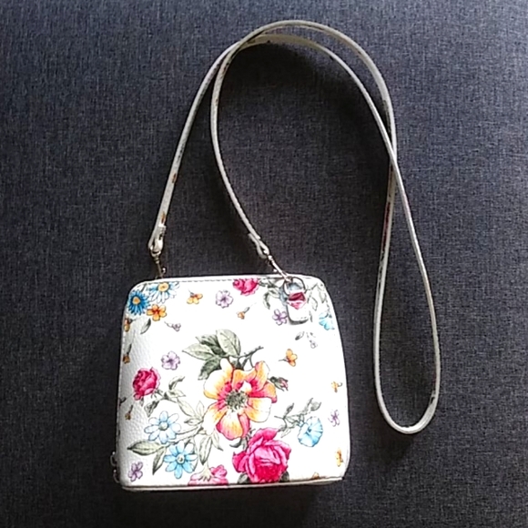 Genuine Leather Floral Purse - Picture 7 of 8